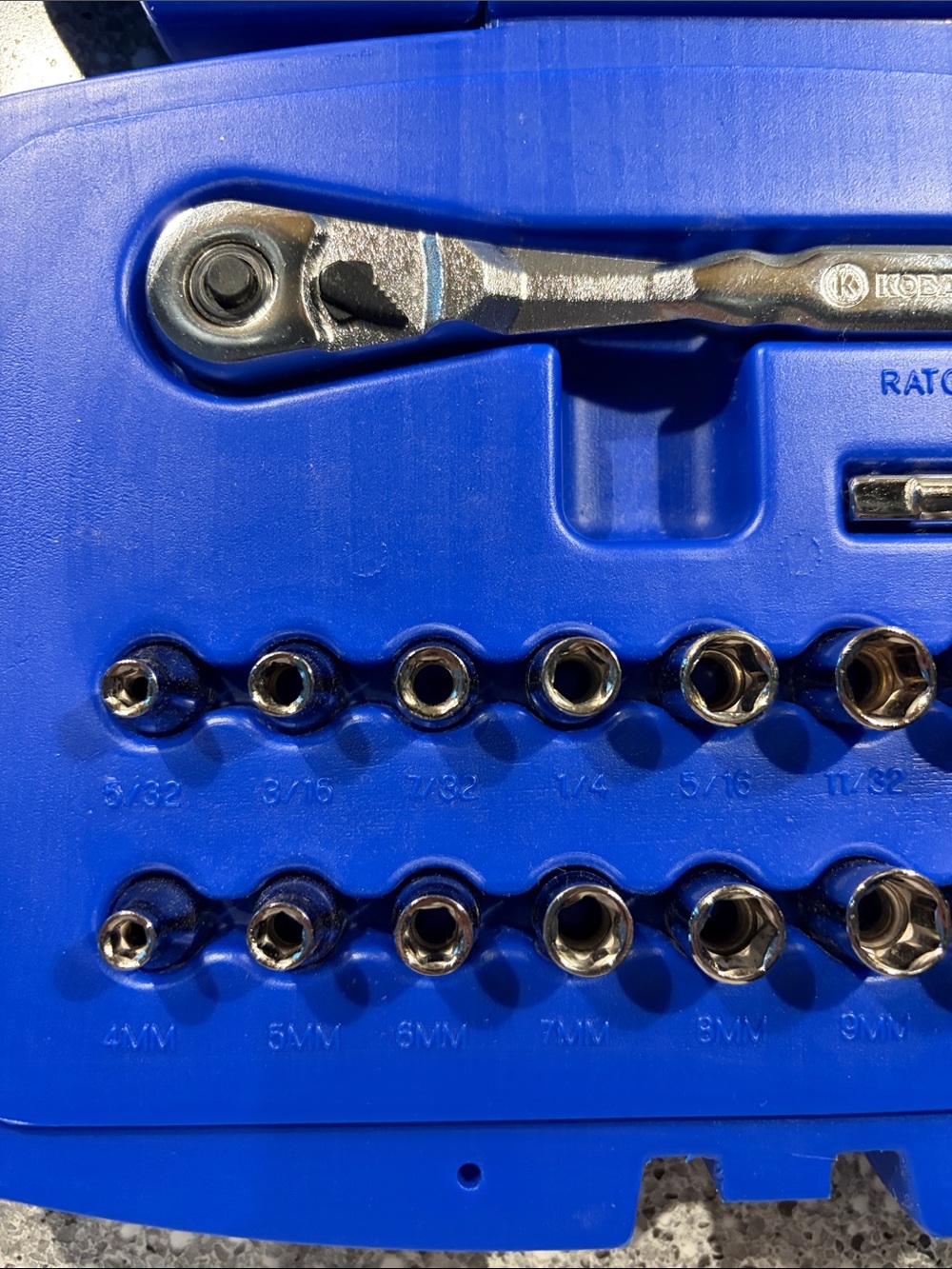 KOBALT 1/4" DR 20 PC METRIC & SAE SOCKET SET - Picture 2 of 7